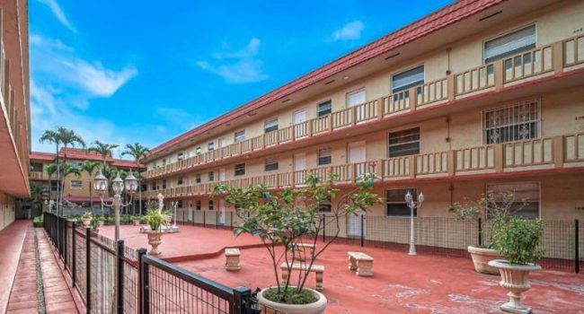 royalpalmgardenscondo_09